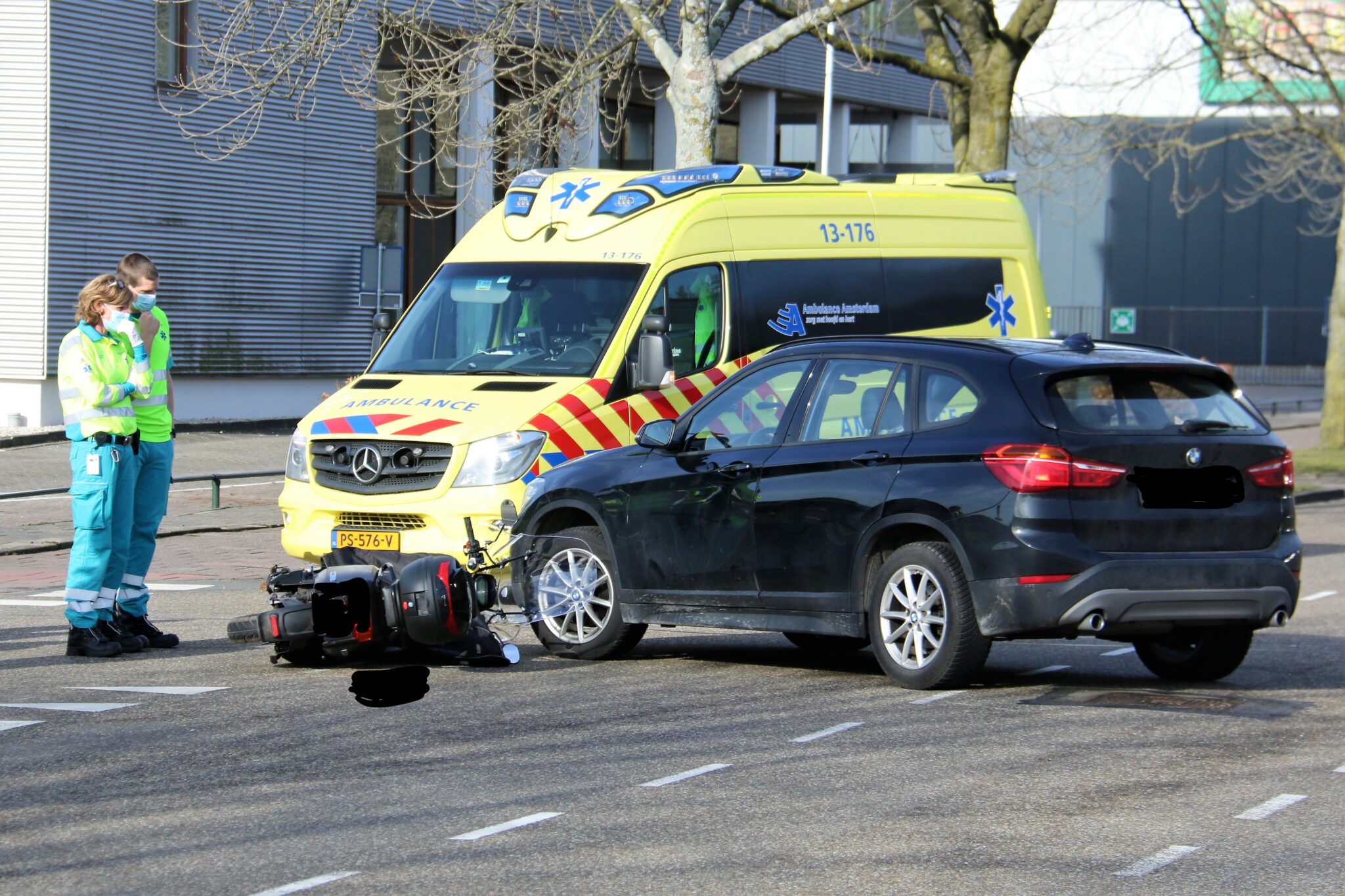 Scooterrijder Gewond Bij Botsing Met Auto - Nieuwe Meerbode